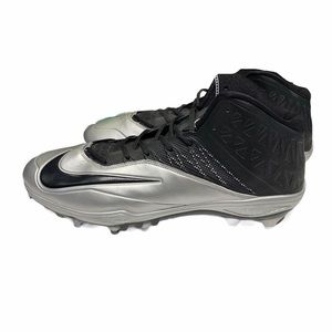 NWOT Nike silver and black football cleats 17